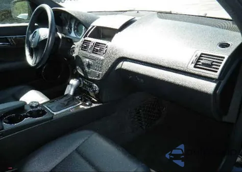 2008 Mercedes-Benz C350 z USA, uszkodzony, nr VIN WDDGF56X88F040713